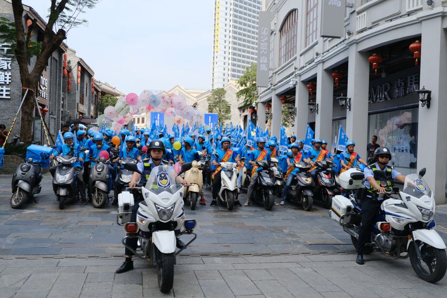 南宁警方携手饿了么成立蓝骑士义务宣传队