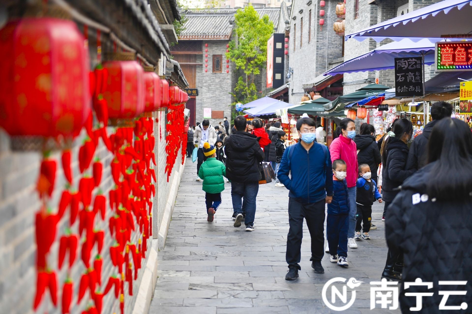 年味兒濃！南寧街頭春節(jié)氛圍“拉滿”！