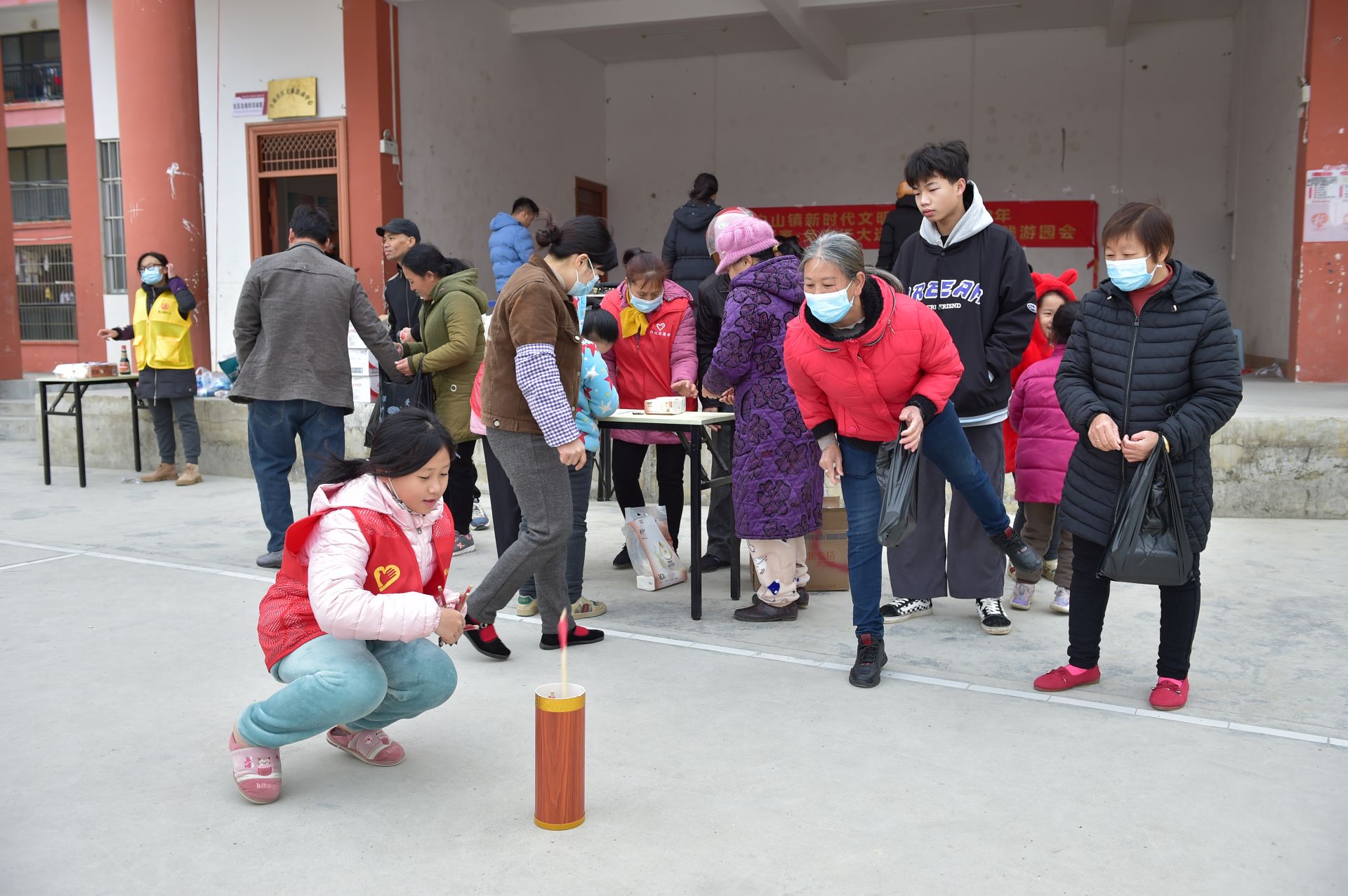 新春走基層|馬山縣白山鎮(zhèn)：合福社區(qū)開展迎春游園活動(dòng)