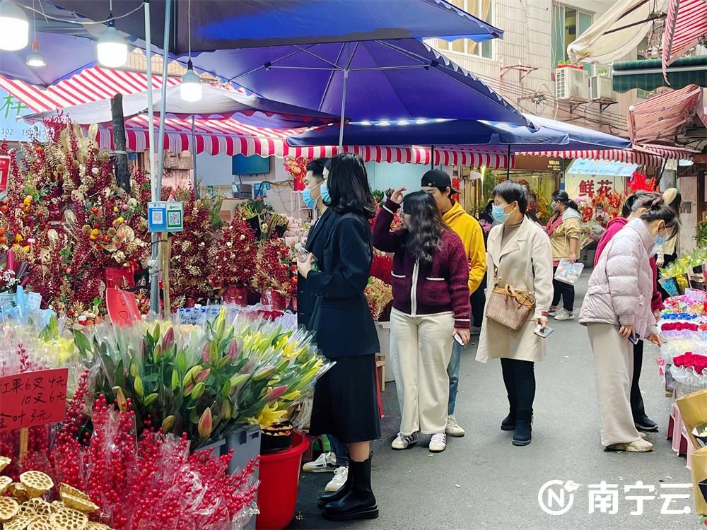 新春走基層｜年味漸濃！南寧市民樂購鮮花迎新春