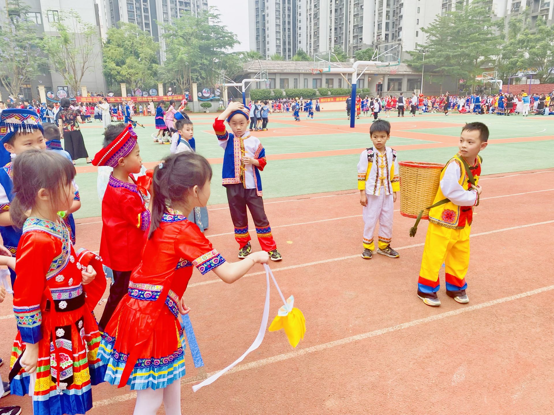 南寧市濱湖路小學(xué)教育集團舉行2023年“鑄牢中華民族共同體意識”主題活動暨民族運動會