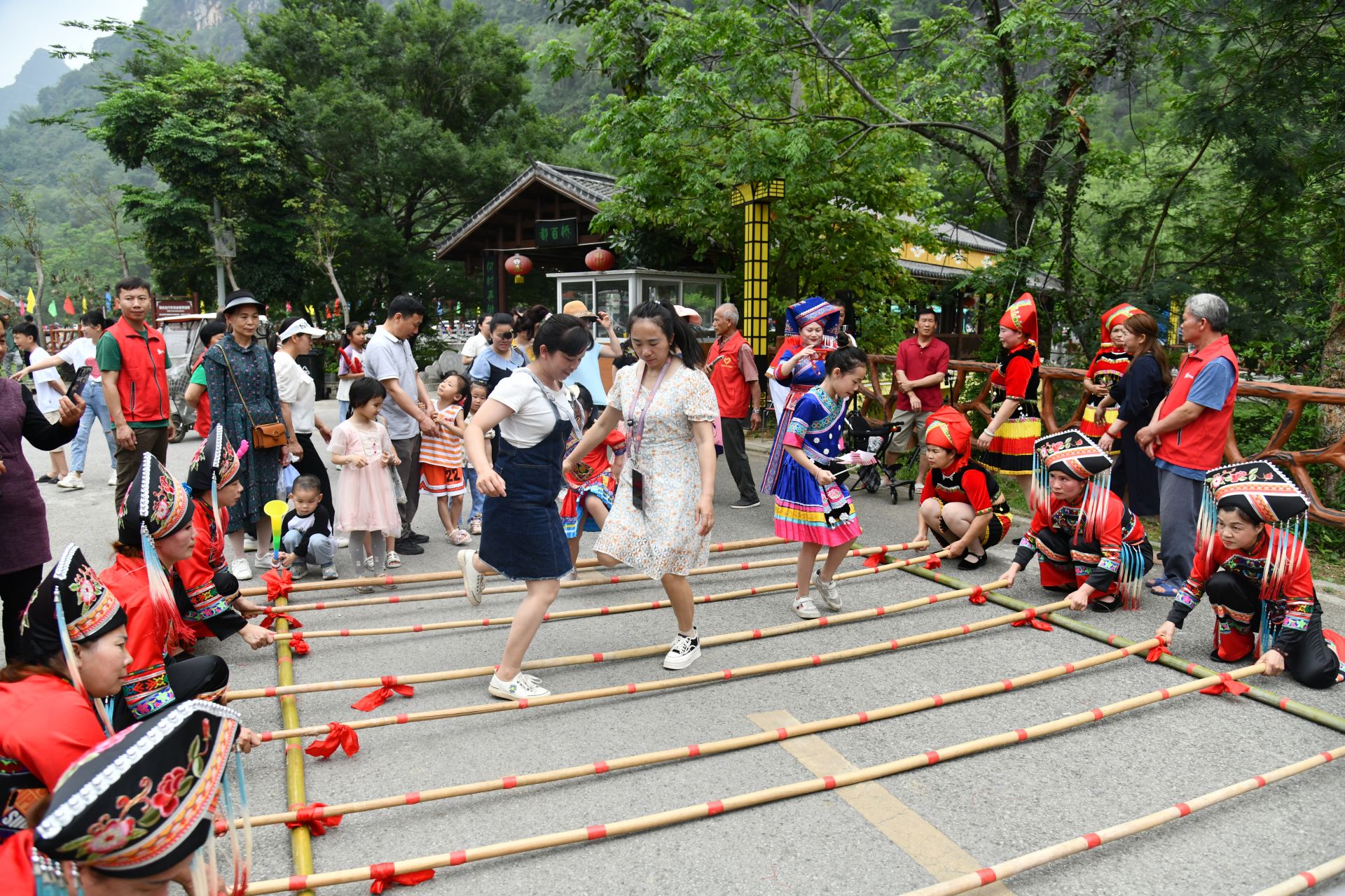 馬山縣舉辦2023年“潮起三月三·奮進(jìn)新時(shí)代”歌圩活動(dòng)