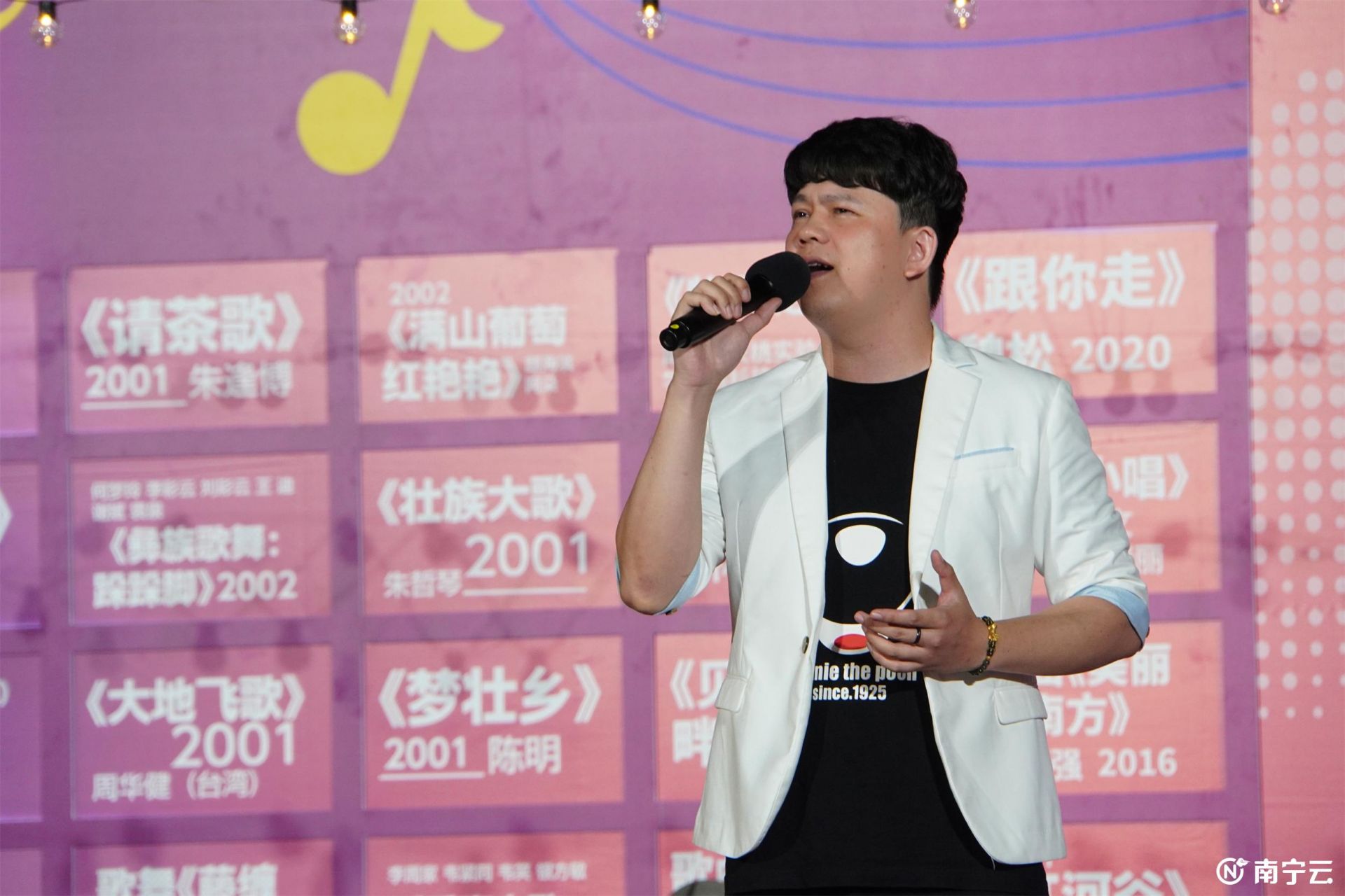 網(wǎng)紅UP主、青年演員歌手、音樂人亮相“民歌會客廳” 暢談民歌故事 