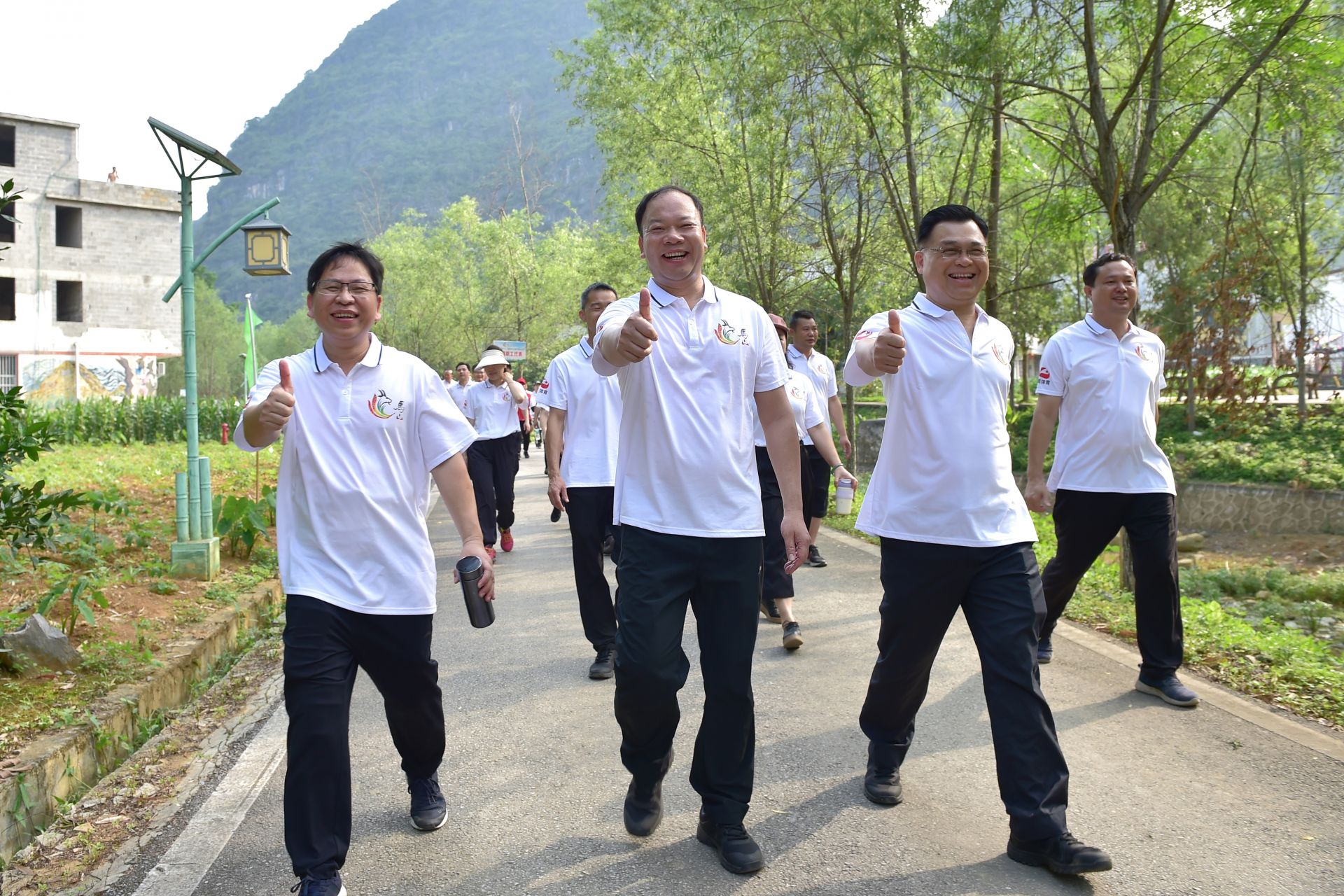 馬山縣舉辦2023年慶“五一”國(guó)際勞動(dòng)節(jié)全民健身山地徒步走活動(dòng)