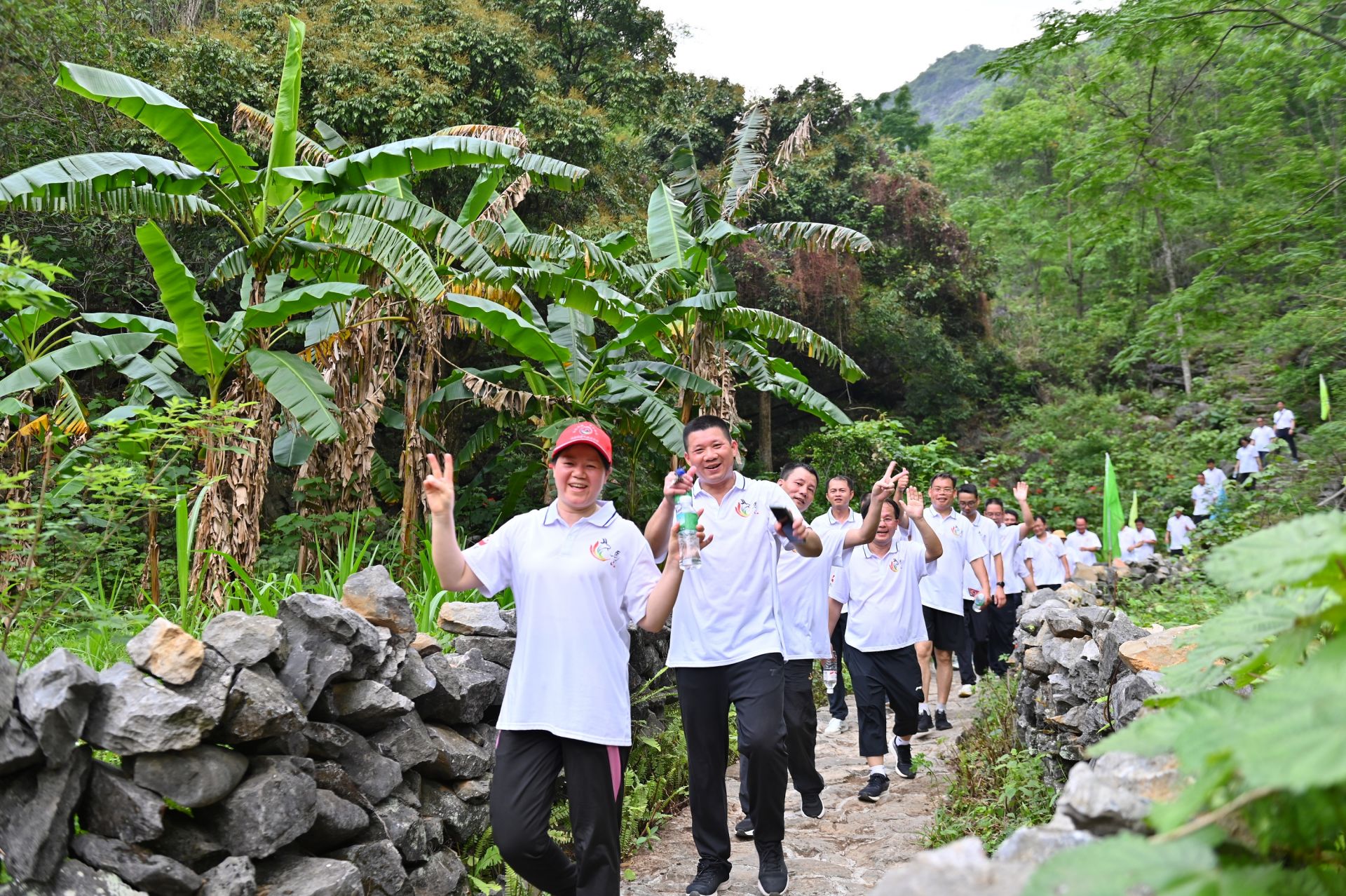 馬山縣舉辦2023年慶“五一”國際勞動(dòng)節(jié)全民健身山地徒步走活動(dòng)