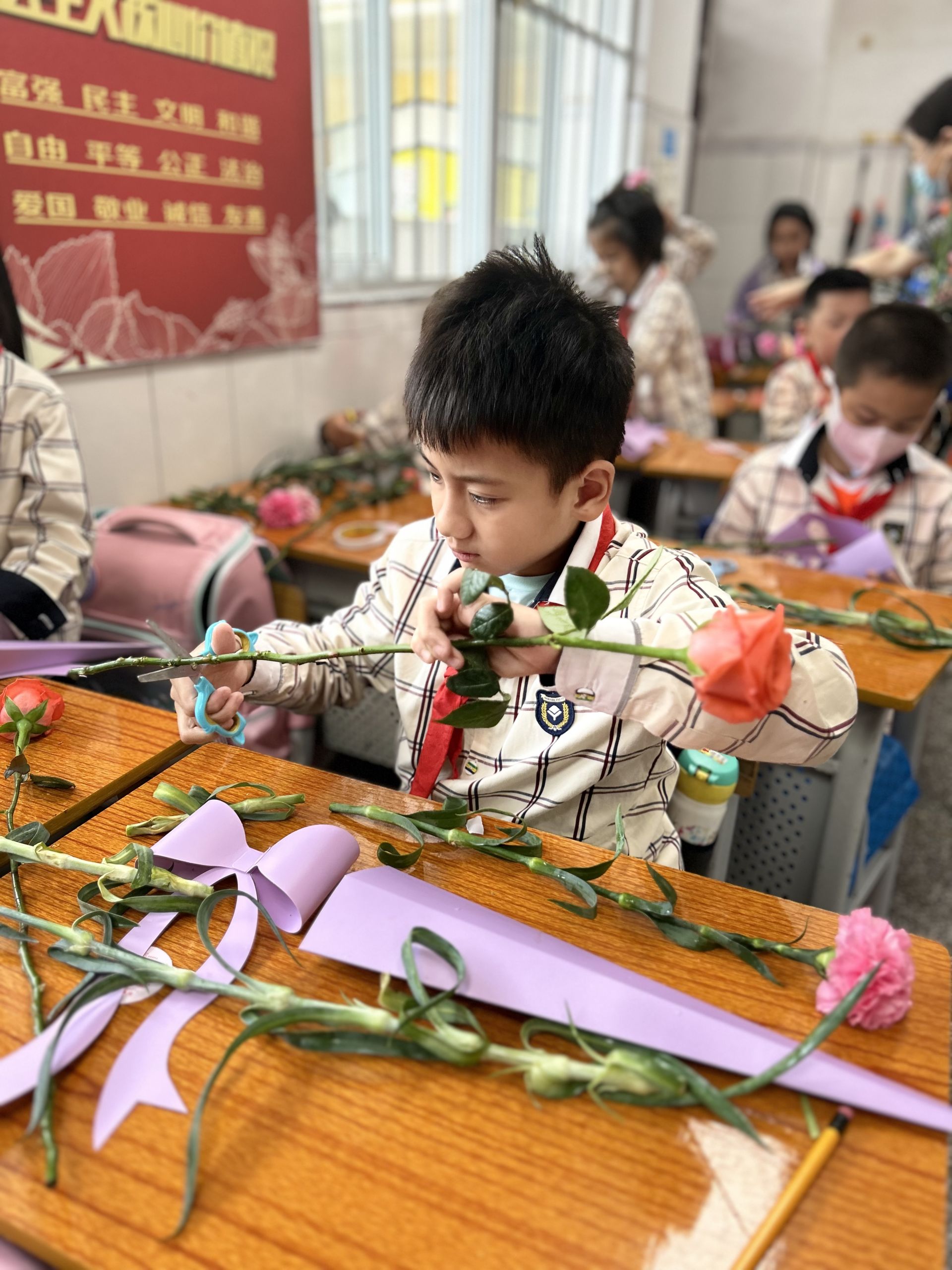 濃情五月 感恩母愛 南寧市越秀路小學開展“致永遠的愛與溫暖”母親節(jié)活動