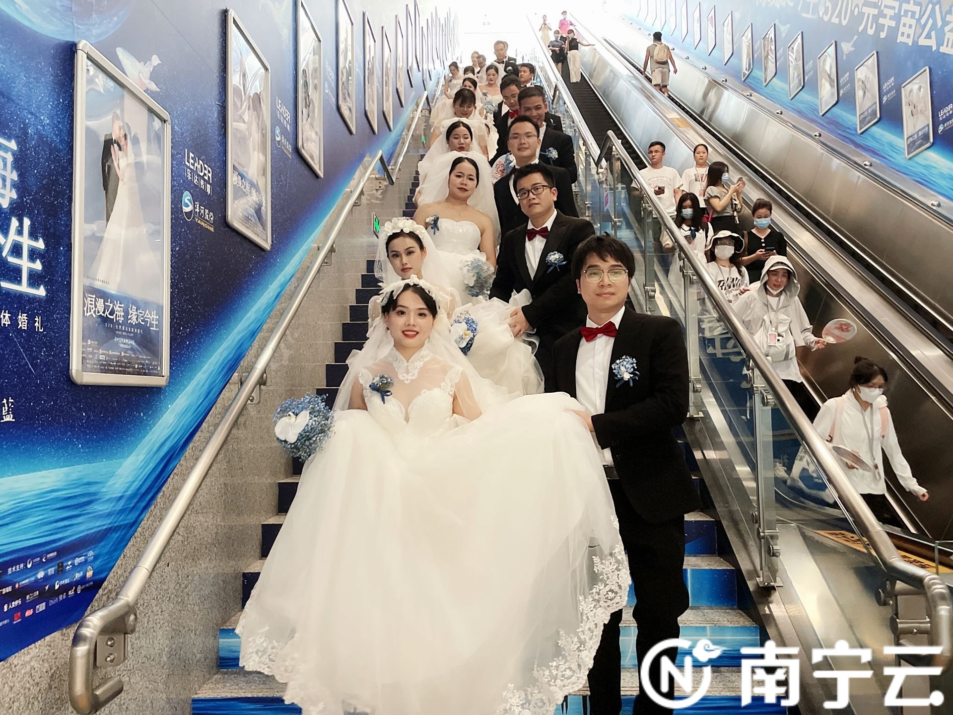 乘坐婚禮專列共赴甜蜜旅程！南寧28對新人參加地鐵520元宇宙公益集體婚禮