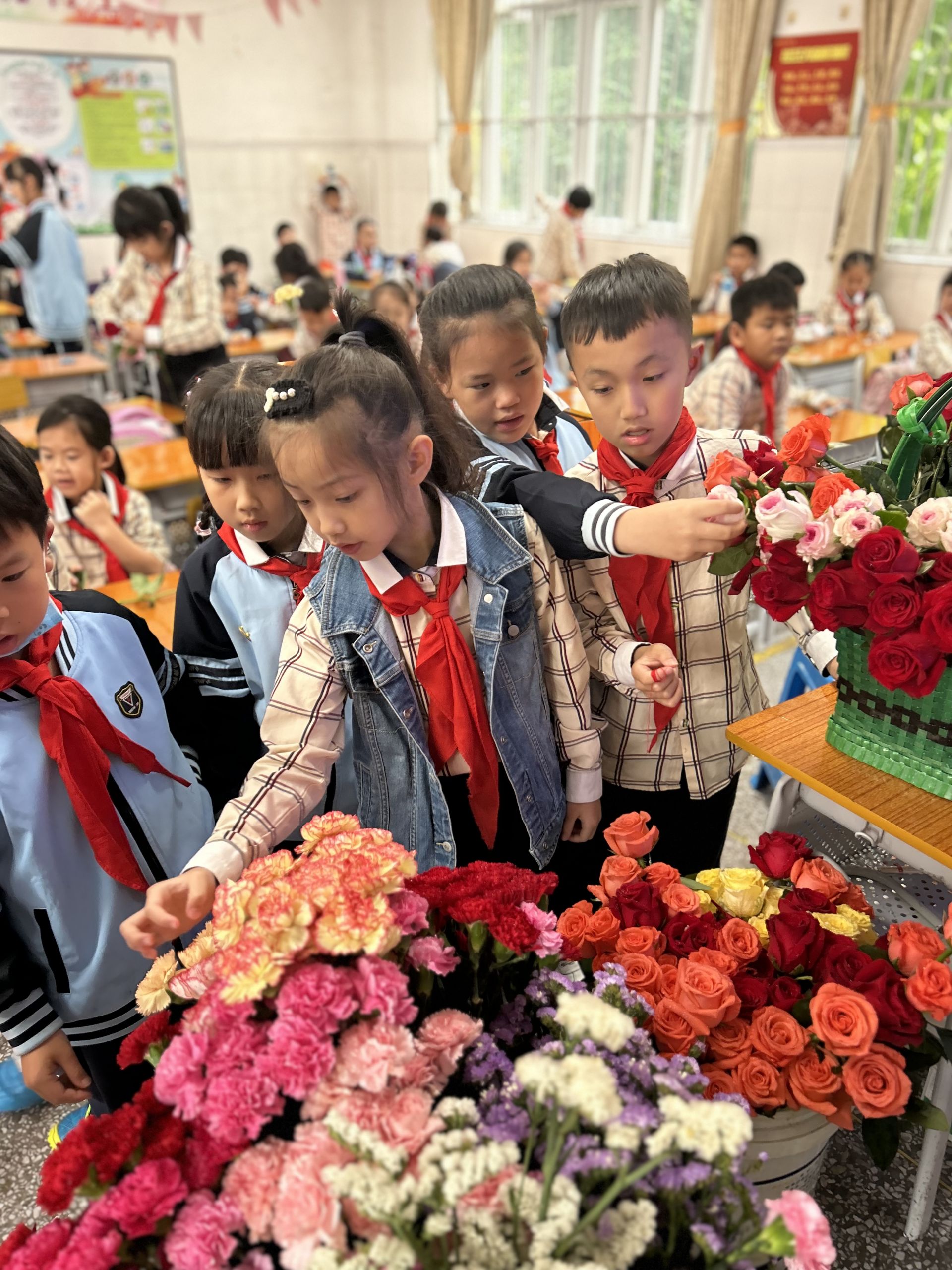 濃情五月 感恩母愛 南寧市越秀路小學開展“致永遠的愛與溫暖”母親節(jié)活動