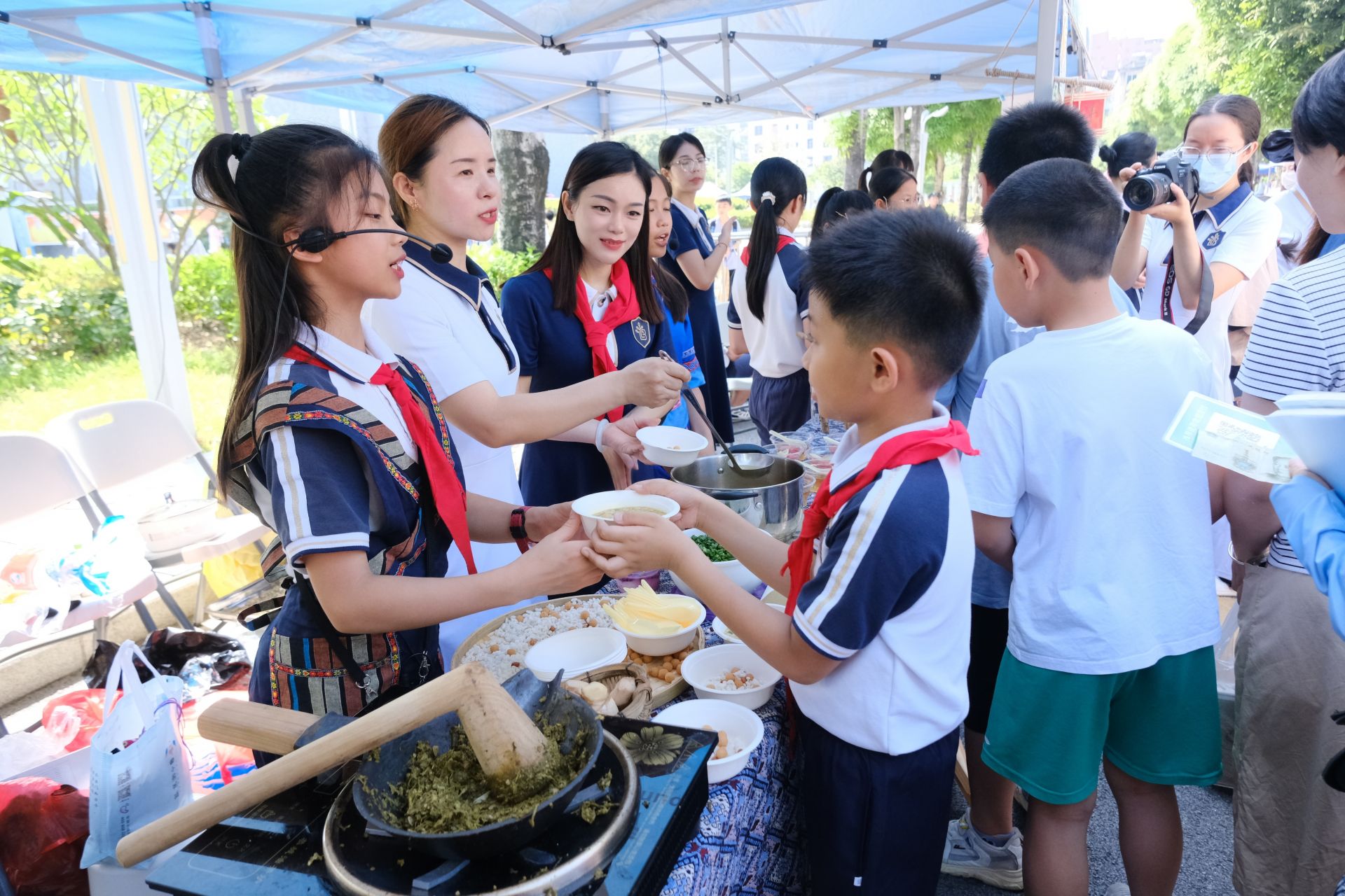 南寧市魯班路小學(xué)開(kāi)展多彩活動(dòng)慶“六一”