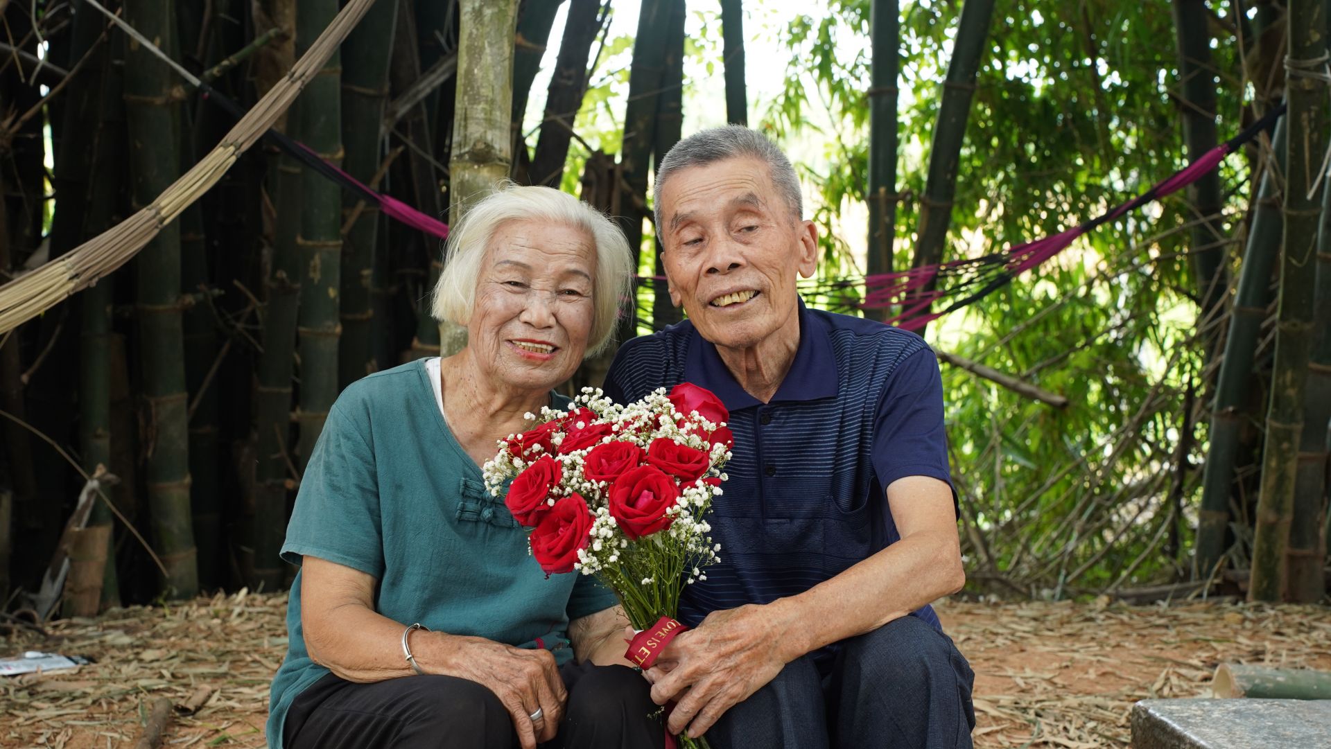 西鄉(xiāng)塘區(qū)金陵鎮(zhèn)：滿滿都是愛！志愿者用鏡頭定格鄉(xiāng)村老人幸福瞬間