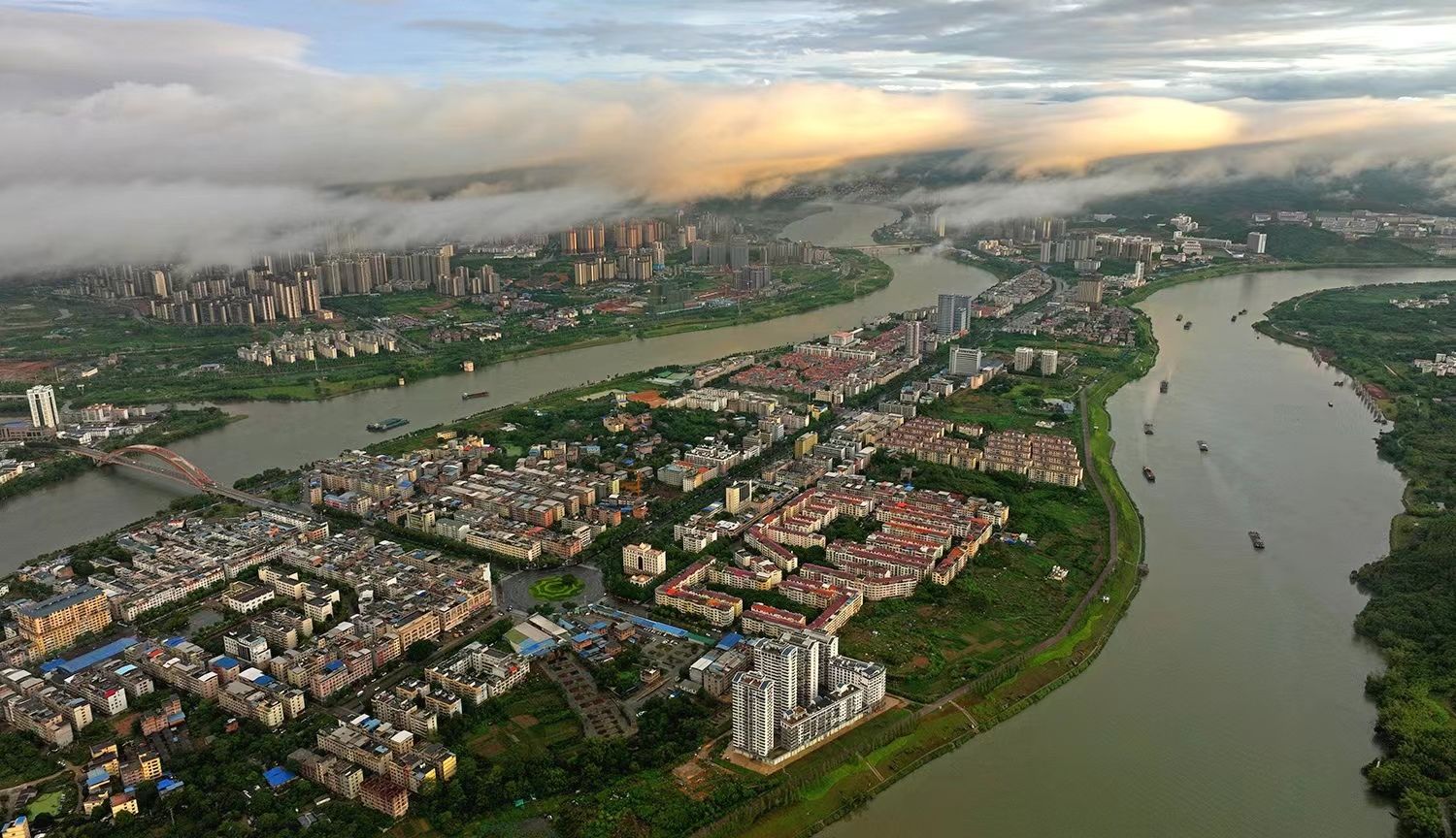 南寧：雨后初霽 云蒸霞蔚染碧空