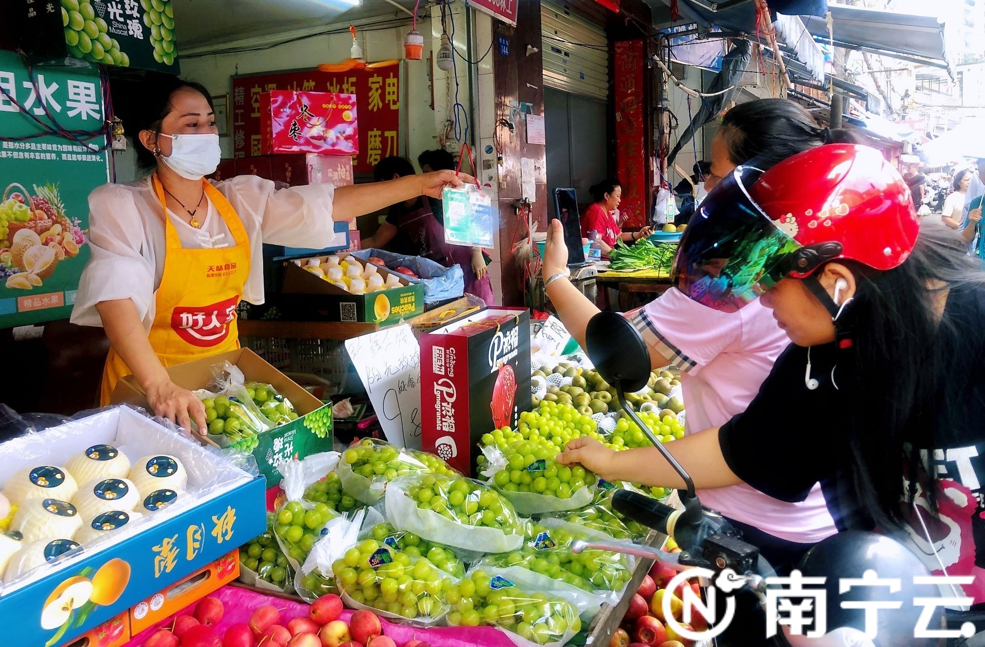 唱響中國經(jīng)濟“光明論”|中秋到節(jié)味濃，南寧農(nóng)貿(mào)市場迎來采買高峰