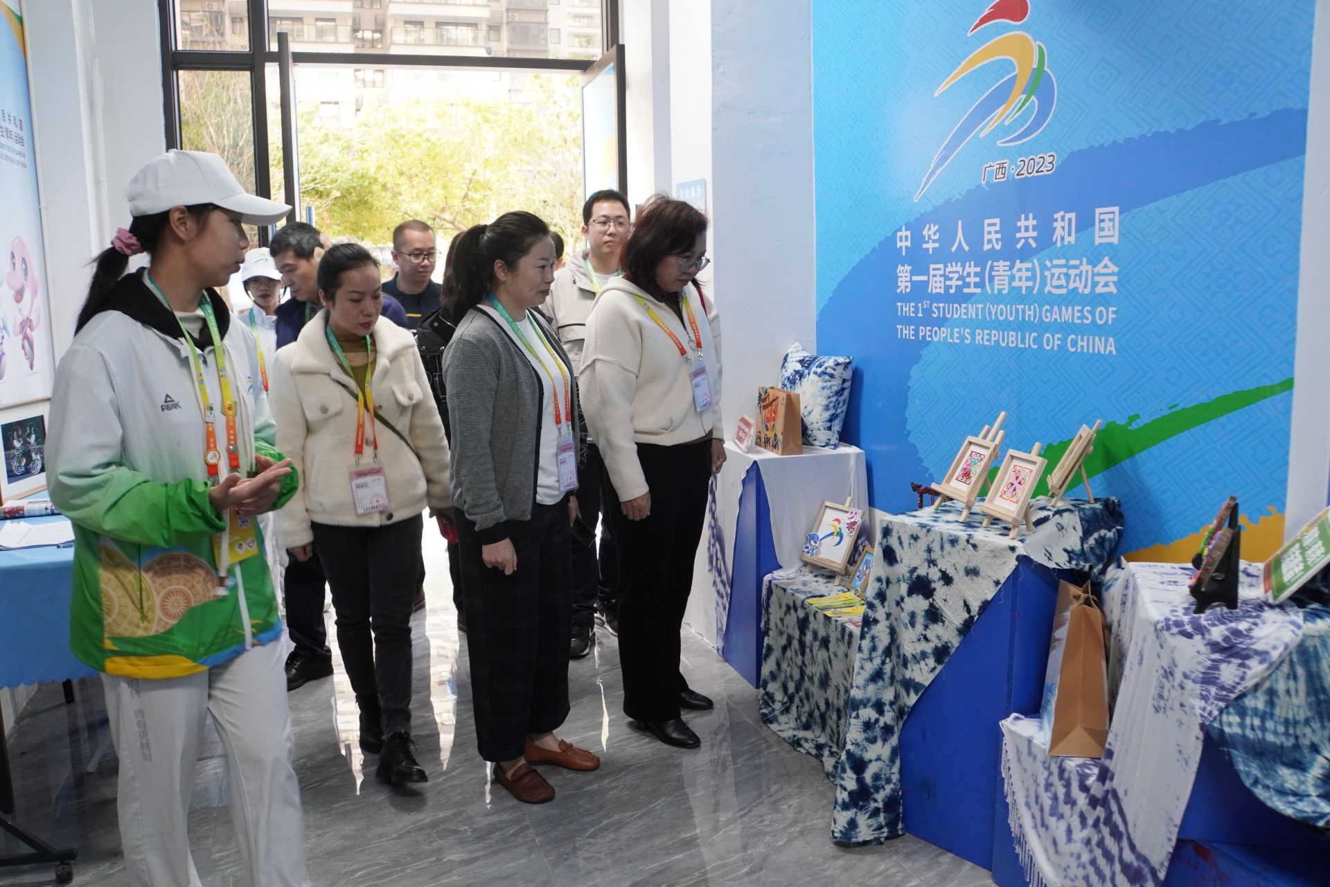 代表委员探访学青会运动员村  沉浸式体验学青会运动员在南宁的家