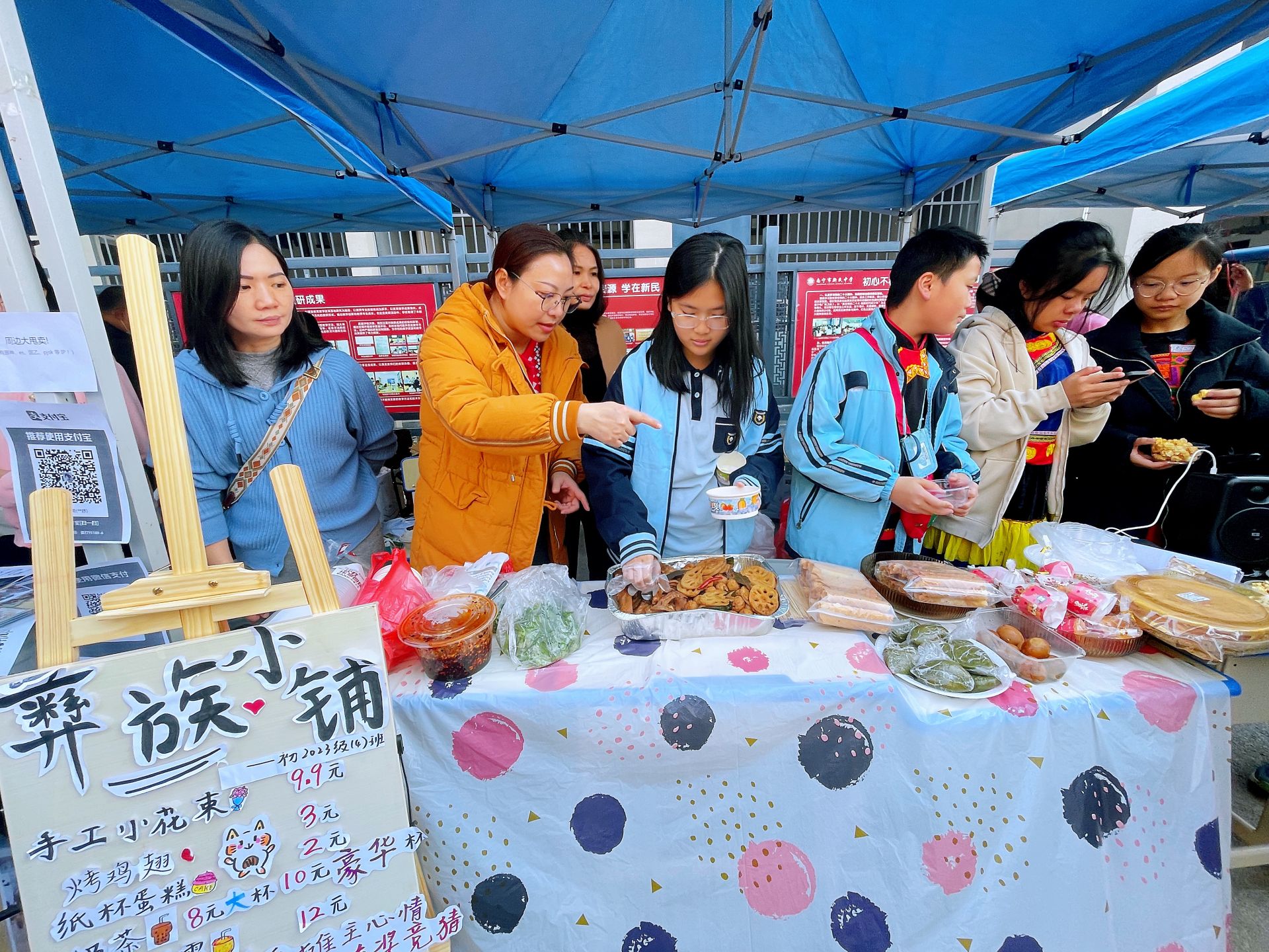 南寧市新民中學(xué)開展校園文化藝術(shù)節(jié)活動