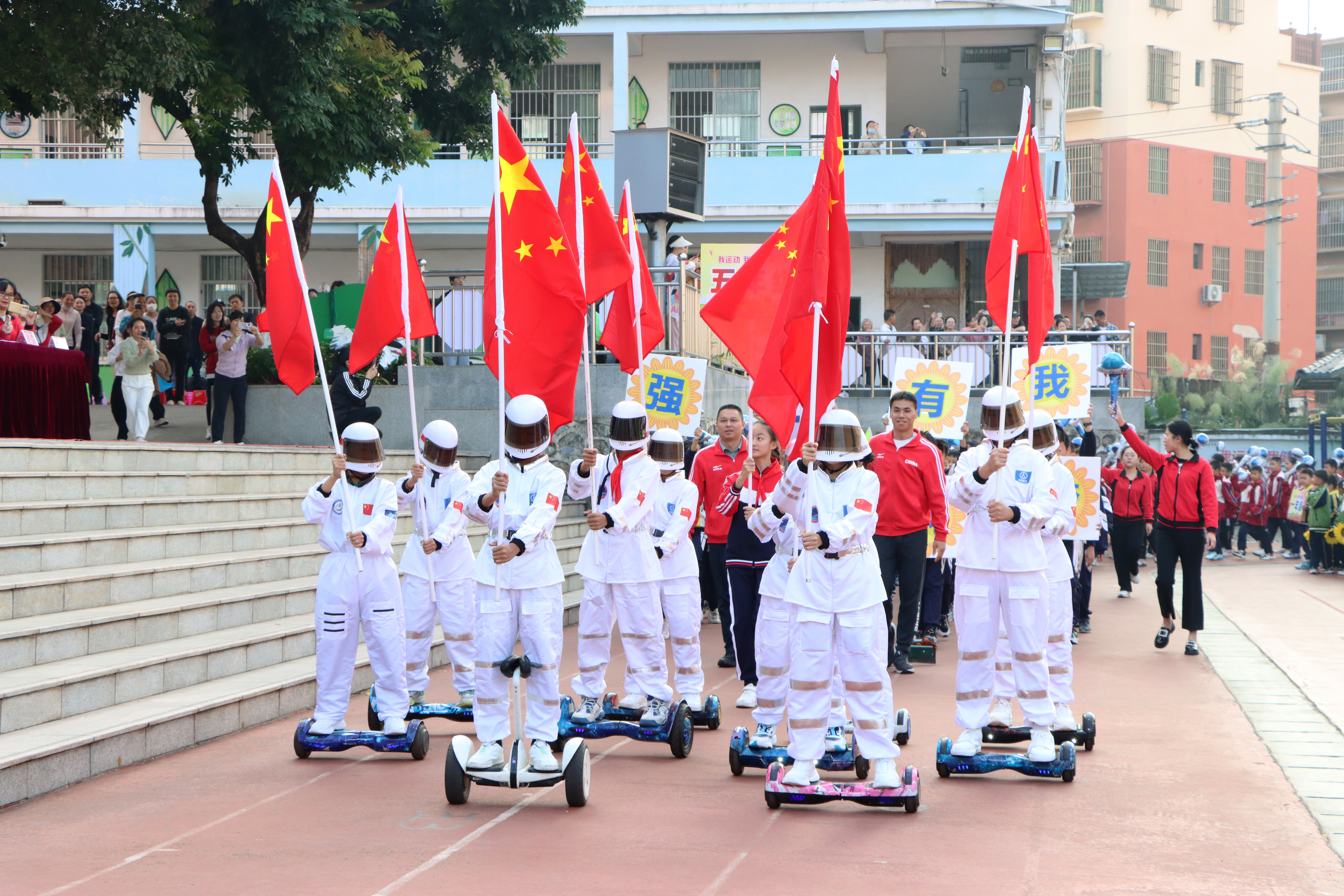 科技賦能運(yùn)動(dòng) 南寧市西鄉(xiāng)塘小學(xué)開展第十七屆科技運(yùn)動(dòng)會