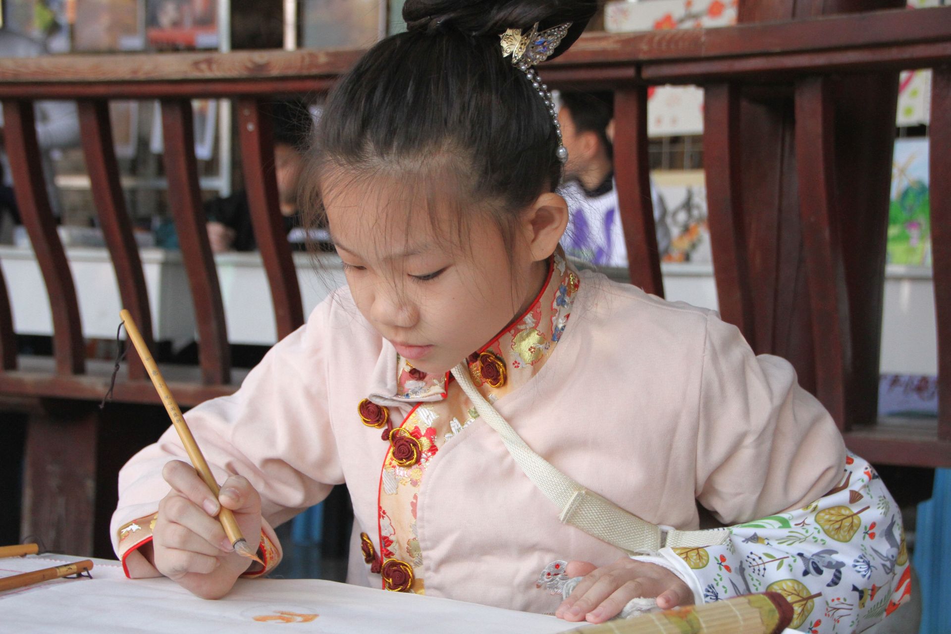 南寧市華衡小學(xué)開展“迎新年”非遺主題作品展活動(dòng)