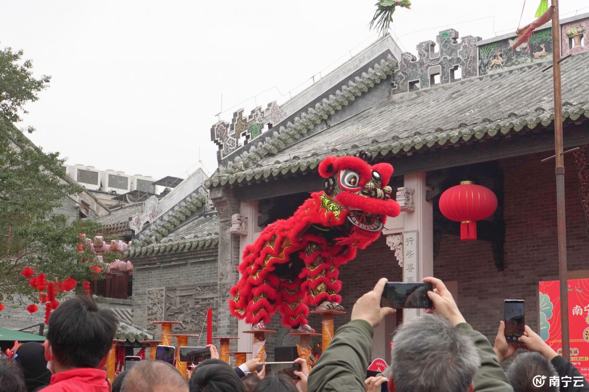 新春走基層 | “廟”趣橫生年味濃 2024年首屆南寧城隍廟會來襲