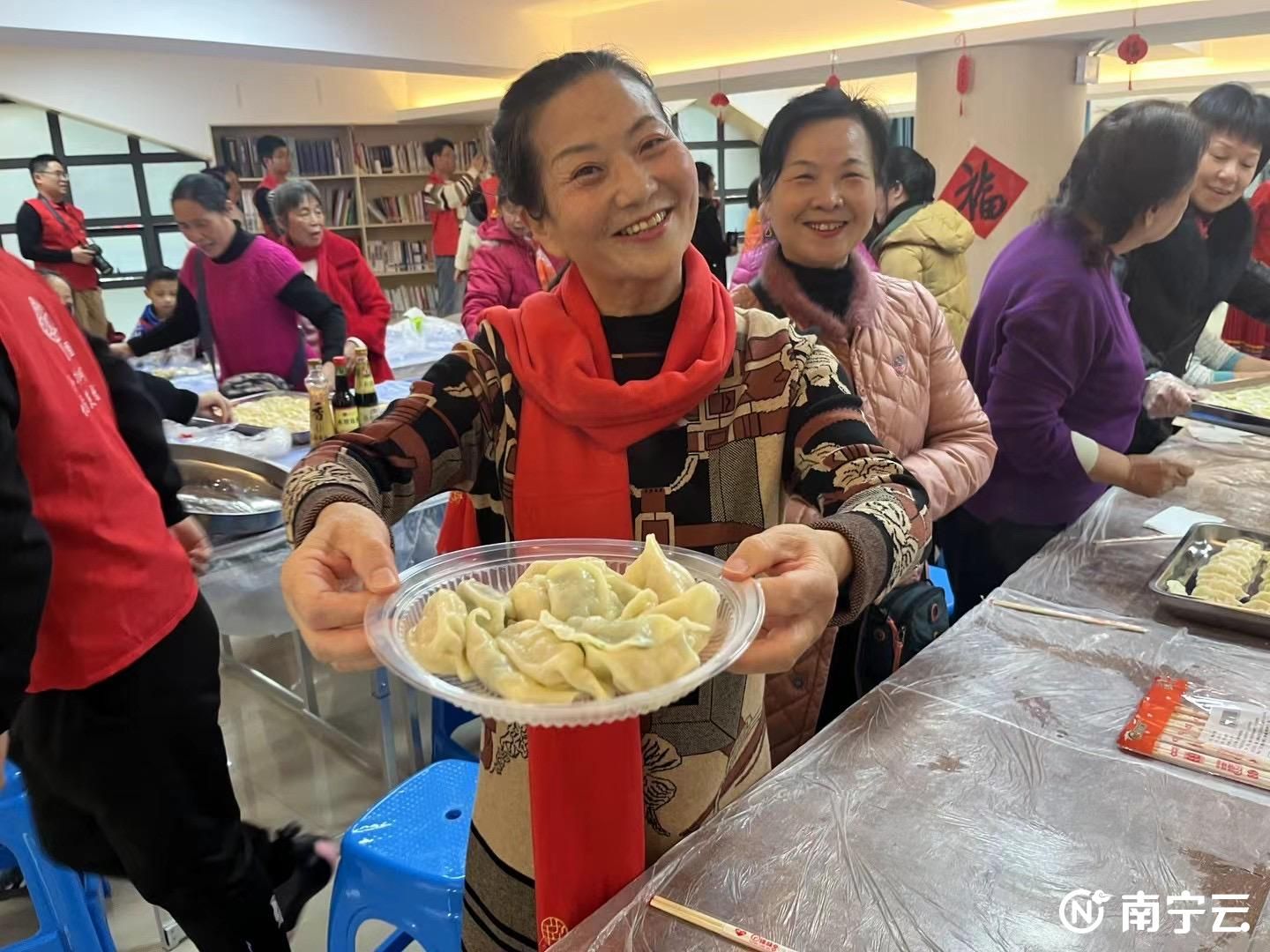 新春走基層|鄰里和諧“一家人” 幸福的歌兒唱不完