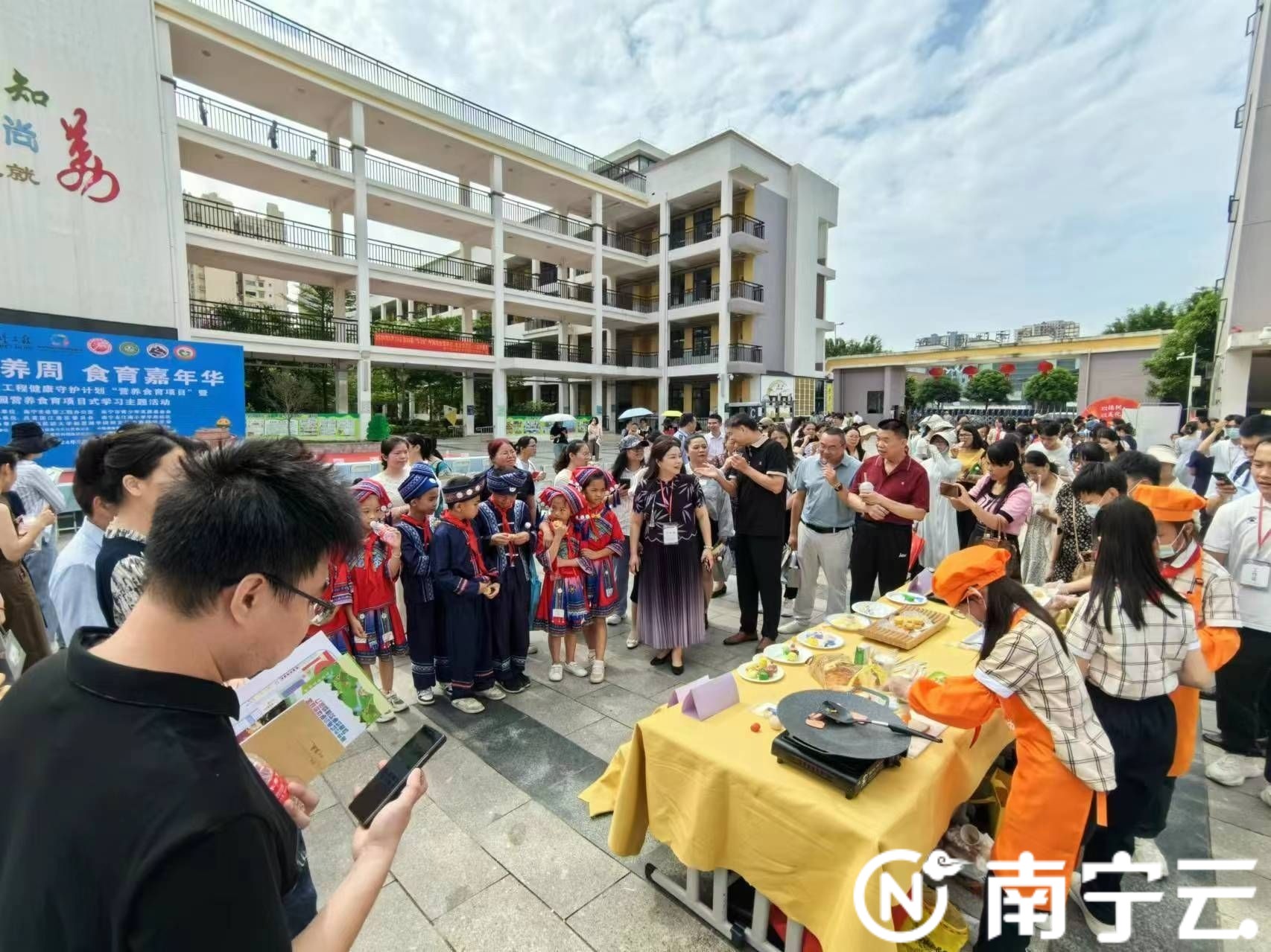 南寧市希望工程健康守護計劃“營養(yǎng)食育項目”走進江南小學華府校區(qū)