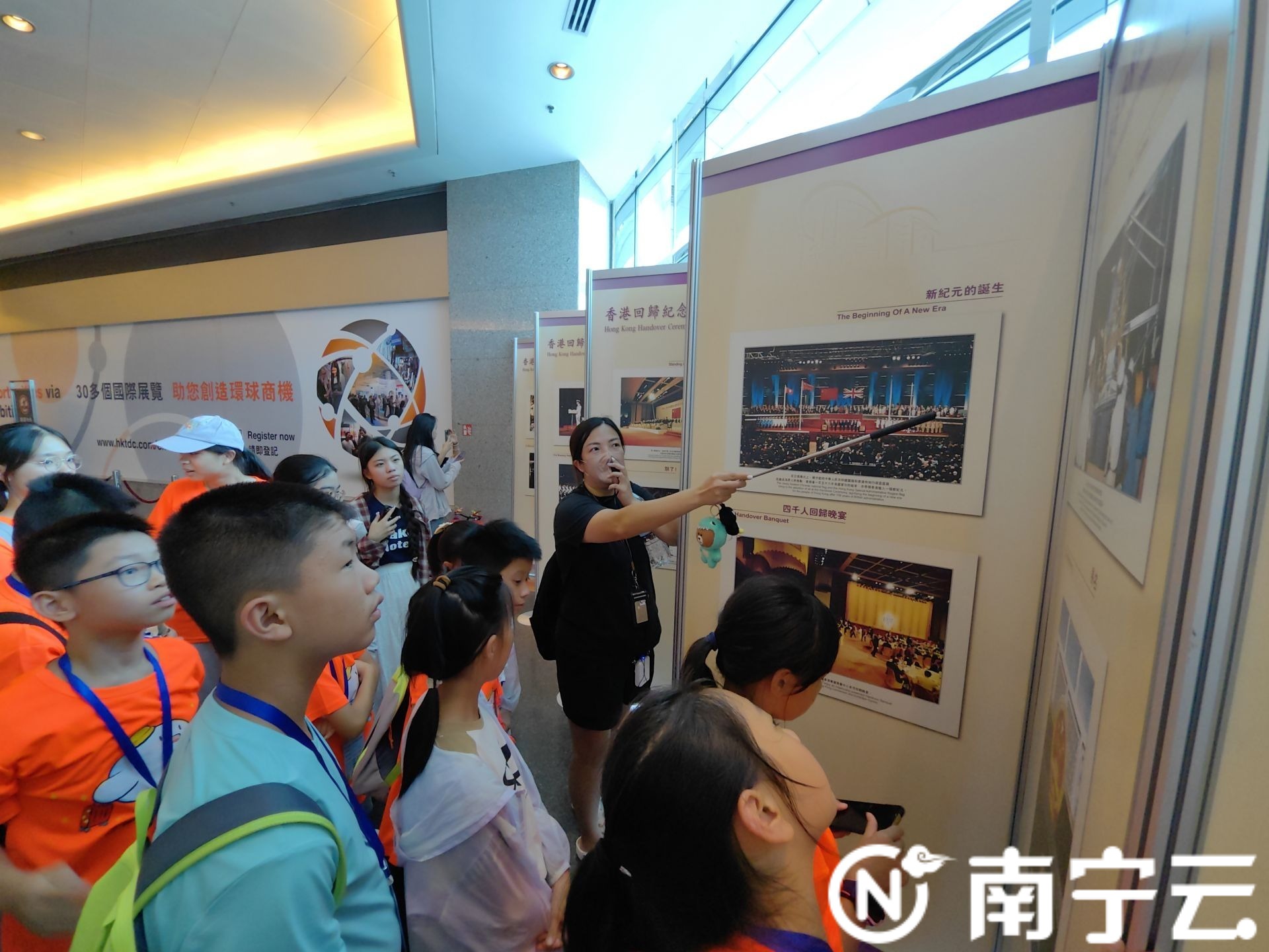 南宁新闻网研学夏令营粤港澳研学之旅走进香港