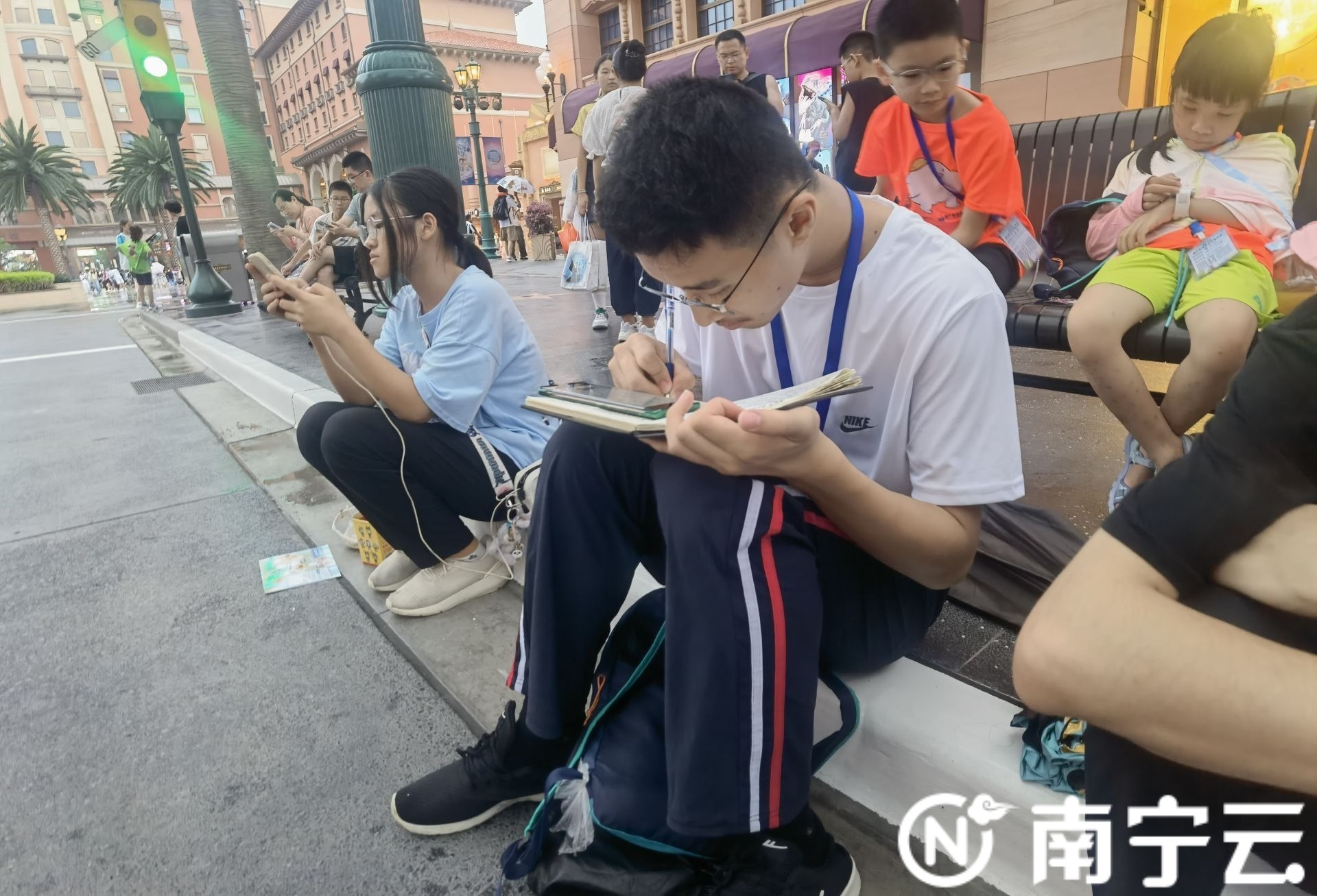 南宁新闻网北京夏令营：小营员玩转环球影城