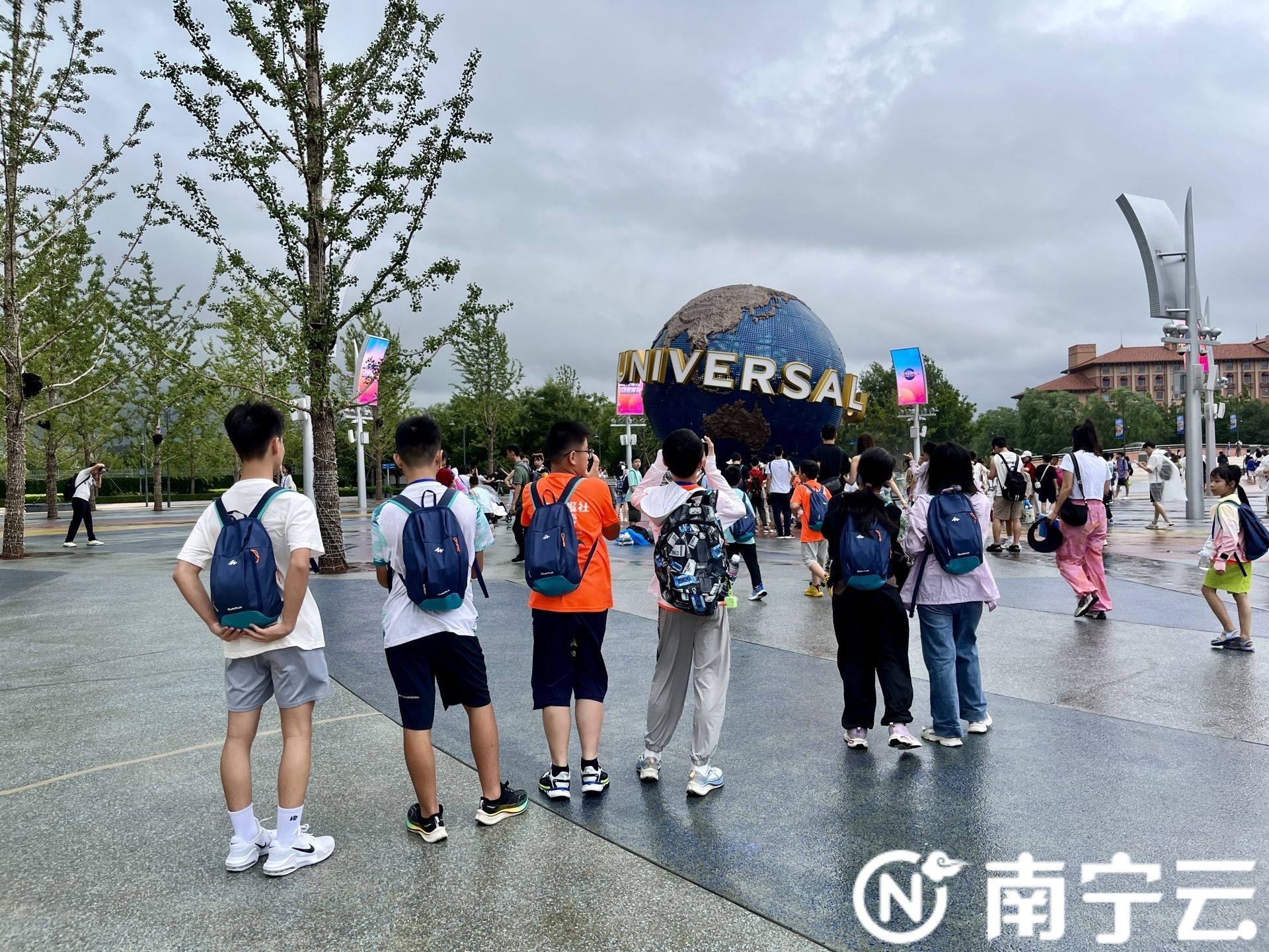 南宁新闻网北京夏令营：小营员玩转环球影城