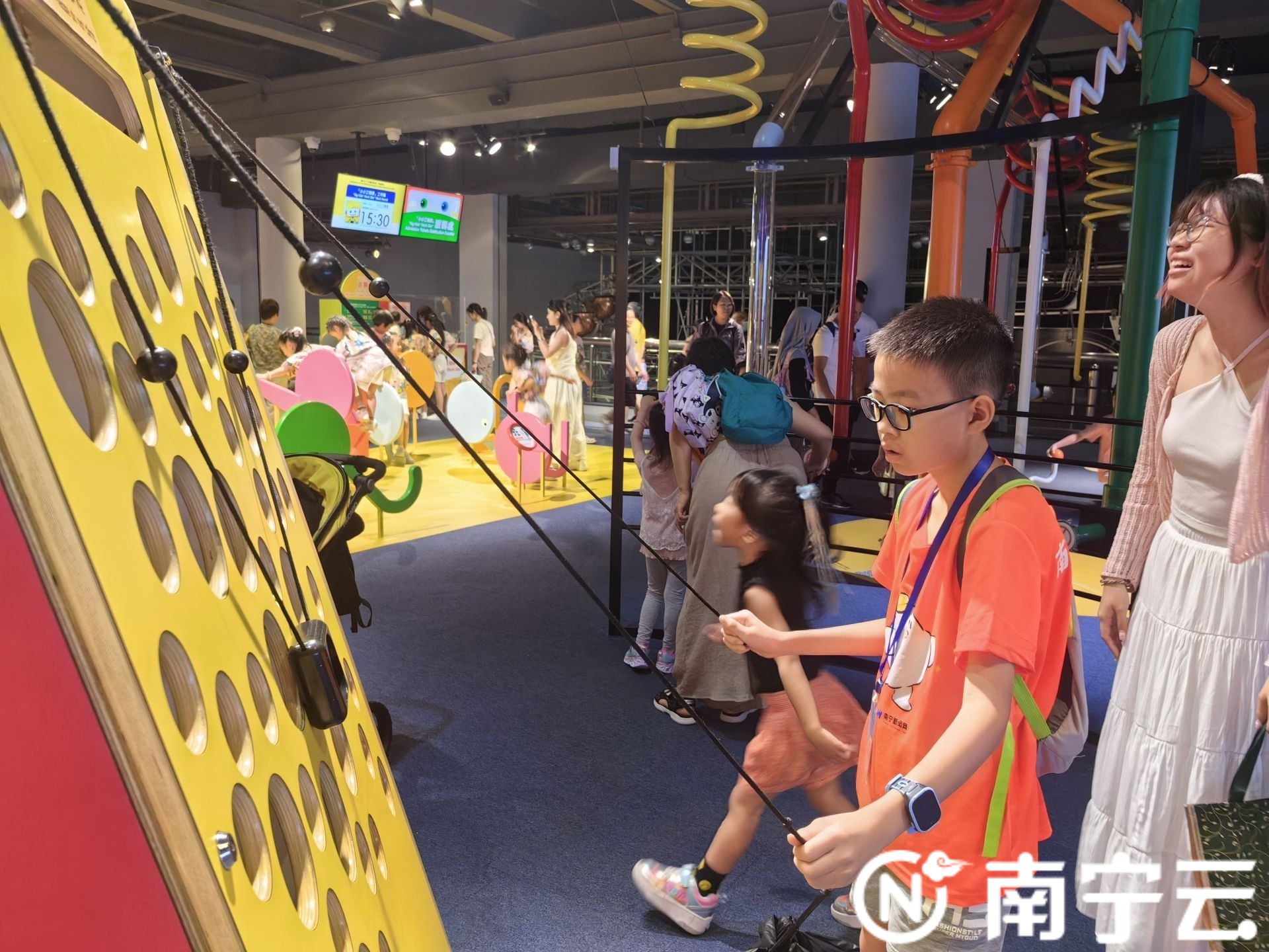 南宁新闻网研学夏令营粤港澳研学之旅走进香港