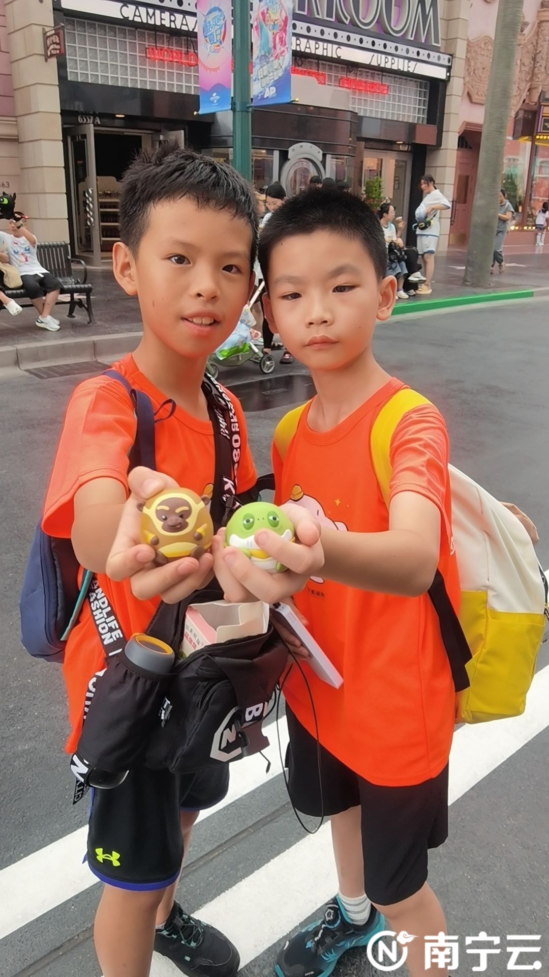 南宁新闻网北京夏令营：小营员玩转环球影城