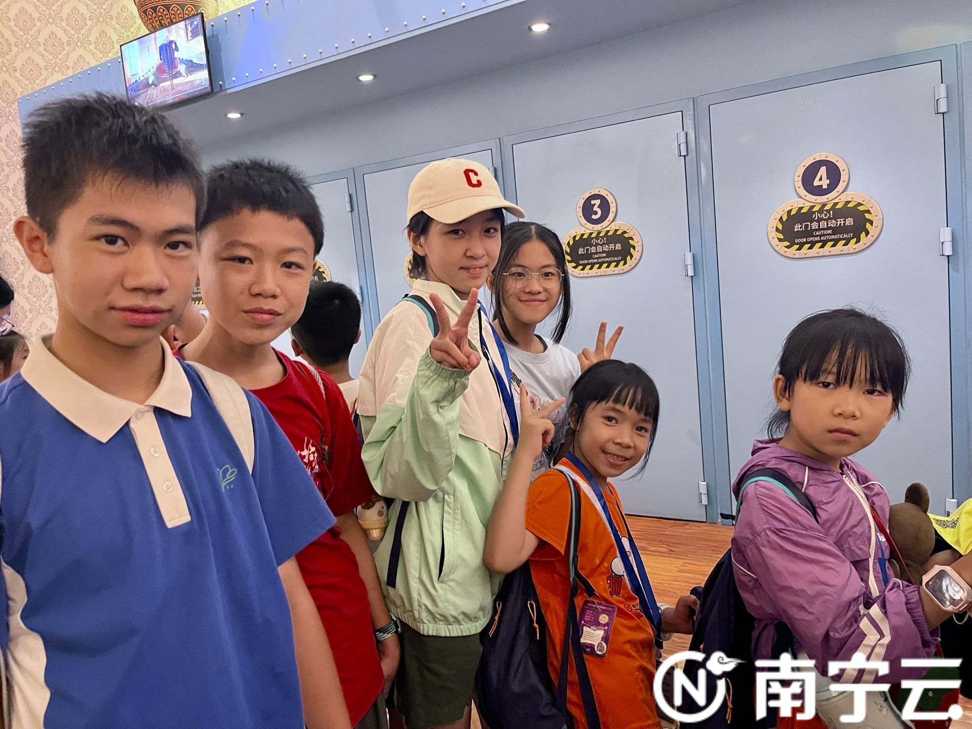 南宁新闻网北京夏令营：小营员玩转环球影城
