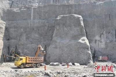 新春走基層|中國建設者堅守崗位 保障“非洲三峽工程”施工進度
