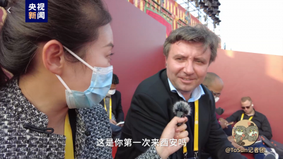 時政Vlog丨在迎賓表演現場，我和外媒記者聊了聊