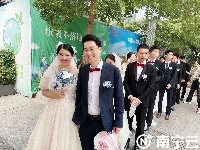 乘坐婚禮專列共赴甜蜜旅程！南寧28對新人參加地鐵520元宇宙公益集體婚禮