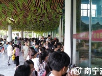 南寧動物園舉辦大熊貓生日會 “績美”“績蘭”7周歲了！