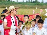 南寧市越秀路小學(xué)開展秋收實(shí)踐活動