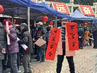 廣西中華文化促進(jìn)會(huì)2024年新春文化走基層為民寫(xiě)春聯(lián)、送福字、贈(zèng)年畫(huà)活動(dòng)在南寧市人民公園舉辦