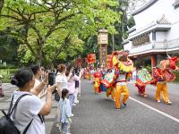 第七屆南寧國(guó)際傳統(tǒng)舞龍邀請(qǐng)賽巡游嘉年華活動(dòng)舉行