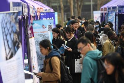 China adds 6.98 million new urban jobs in H1