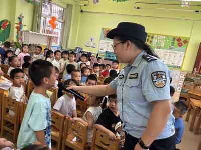 南寧市青秀區(qū)長塘鎮(zhèn)中心幼兒園開展防范電信網(wǎng)絡詐騙宣傳教育工作