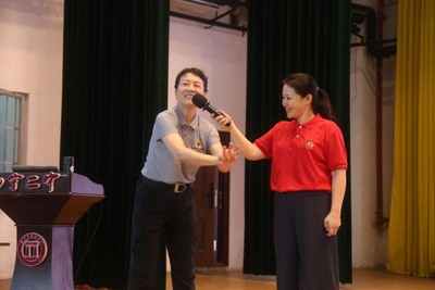 手持畢業(yè)證、急救證雙證畢業(yè)——南寧市紅十字會(huì)舉辦紅十字應(yīng)急救護(hù)高中畢業(yè)生專場(chǎng)“持證培訓(xùn)”