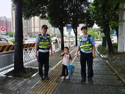 阳光下的守护 | 看见雾中的警灯，我的心就踏实了