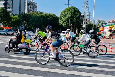 骑行点亮城市 微笑传递能量  2025环广西嘉年华微笑骑行开赛