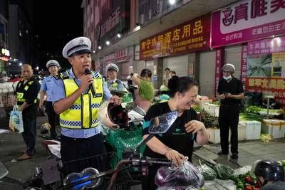 南寧交警“一早一晚”精準(zhǔn)宣教 守護城鄉(xiāng)“煙火氣”