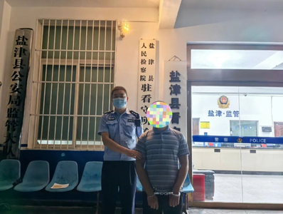 警察打退伍軍人？當(dāng)?shù)赝▓? title=