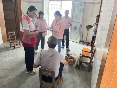 马山县红十字会联合多部门 开展麻风患者症状监测与慰问活动
