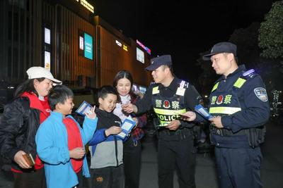 广西日报：警力沉下去 平安提上来