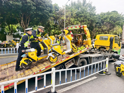 南宁市交警、城管等部门联合治理共享电动自行车乱象