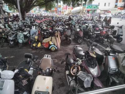 下足“绣花功夫”破解乱停顽疾 疏通“公园经脉”提升游园体验