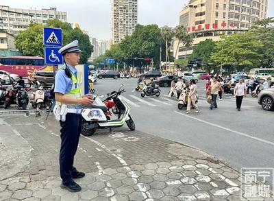 南宁交警精细化治理 打通就医“绿色通道”