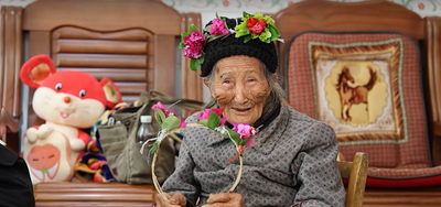 广西阳朔售卖花环老人无儿无女、生活孤苦？回应来了