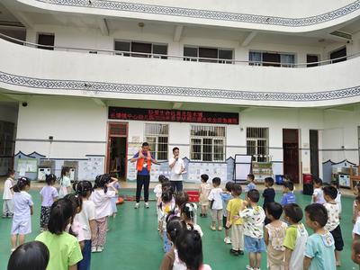 南宁市青秀区长塘镇中心幼儿园及各分园开展防溺水应急演练活动